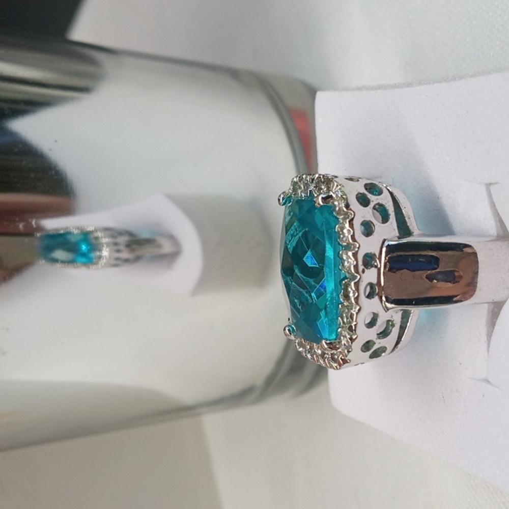 COSTUME SILVERTONE BLUE STONE COCKTAIL RING SIZE 7 - Picture 3 of 4
